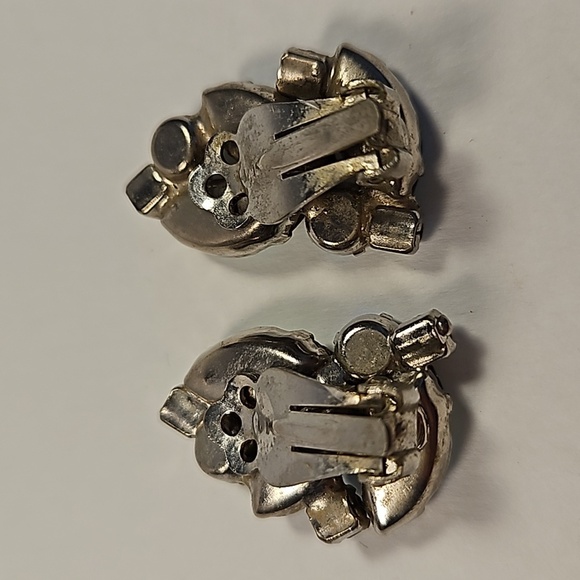 Vintage Beautiful Blue AB Rhinestone Clip-on Earrings - Picture 4 of 4